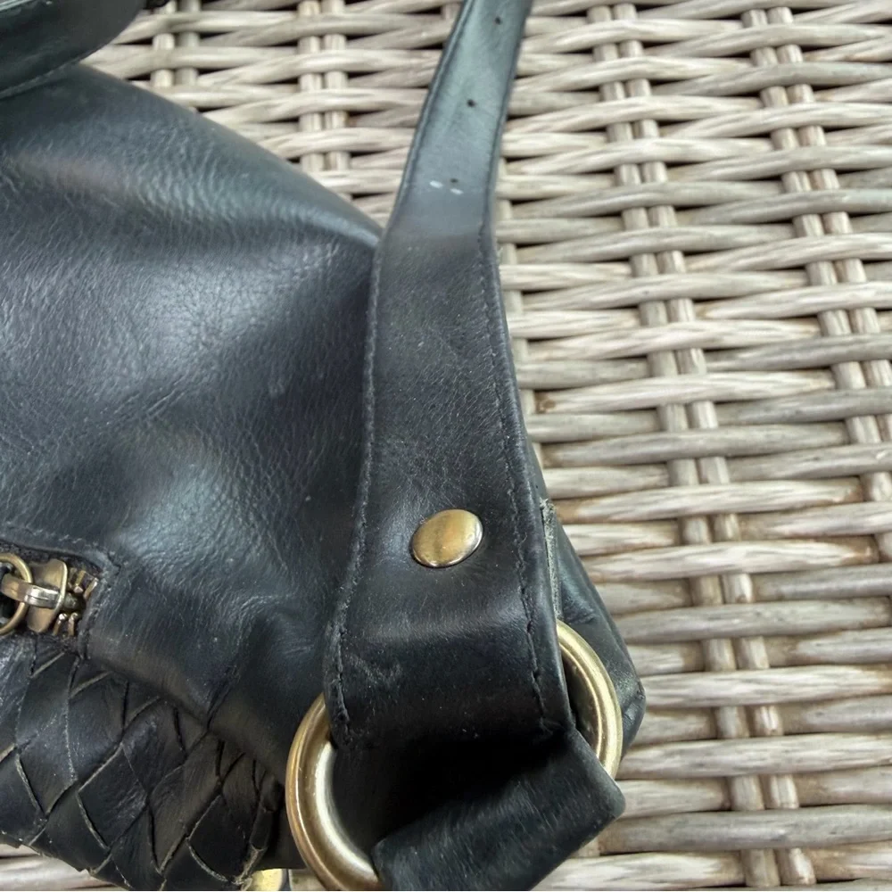 MANDRN Woven Atlas Crossbody! 💃 🔥 - Picture 9 of 14